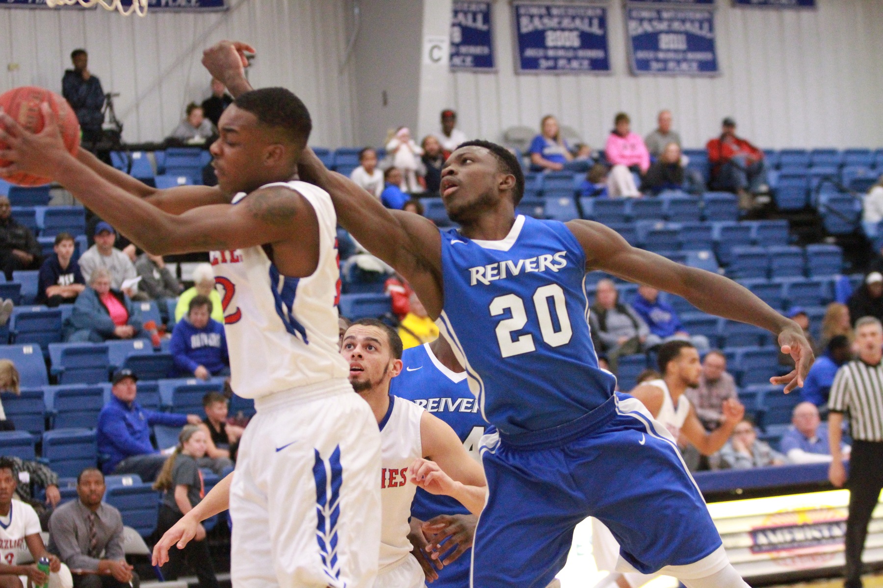Steph Ayangma and his Reiver teammates dropped back to back games for only the first time all season in their 77-59 loss at Marshalltown. After four out of the last five games on the road, the Reivers return to Reiver Arena this Saturday night (2/3/18).