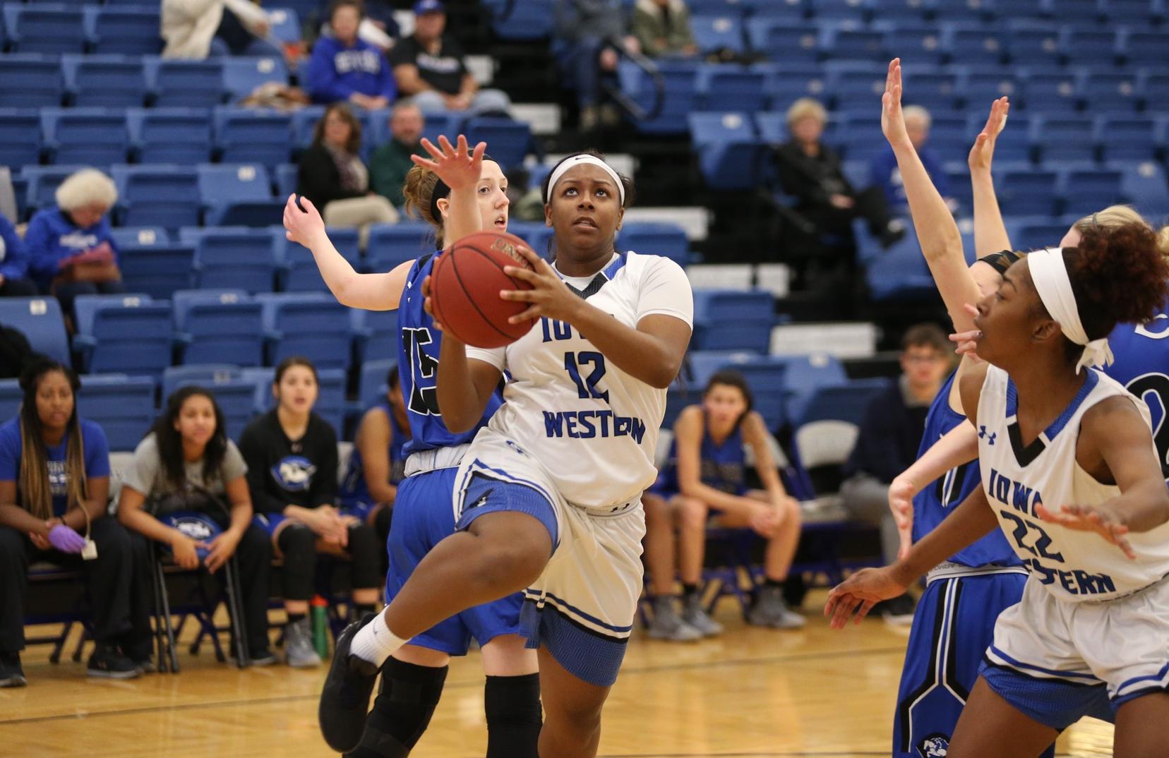 Azaria Floyd came up in the win over Marshalltown filling the stat sheet with 15 points, 4 rebounds and 3 assists.