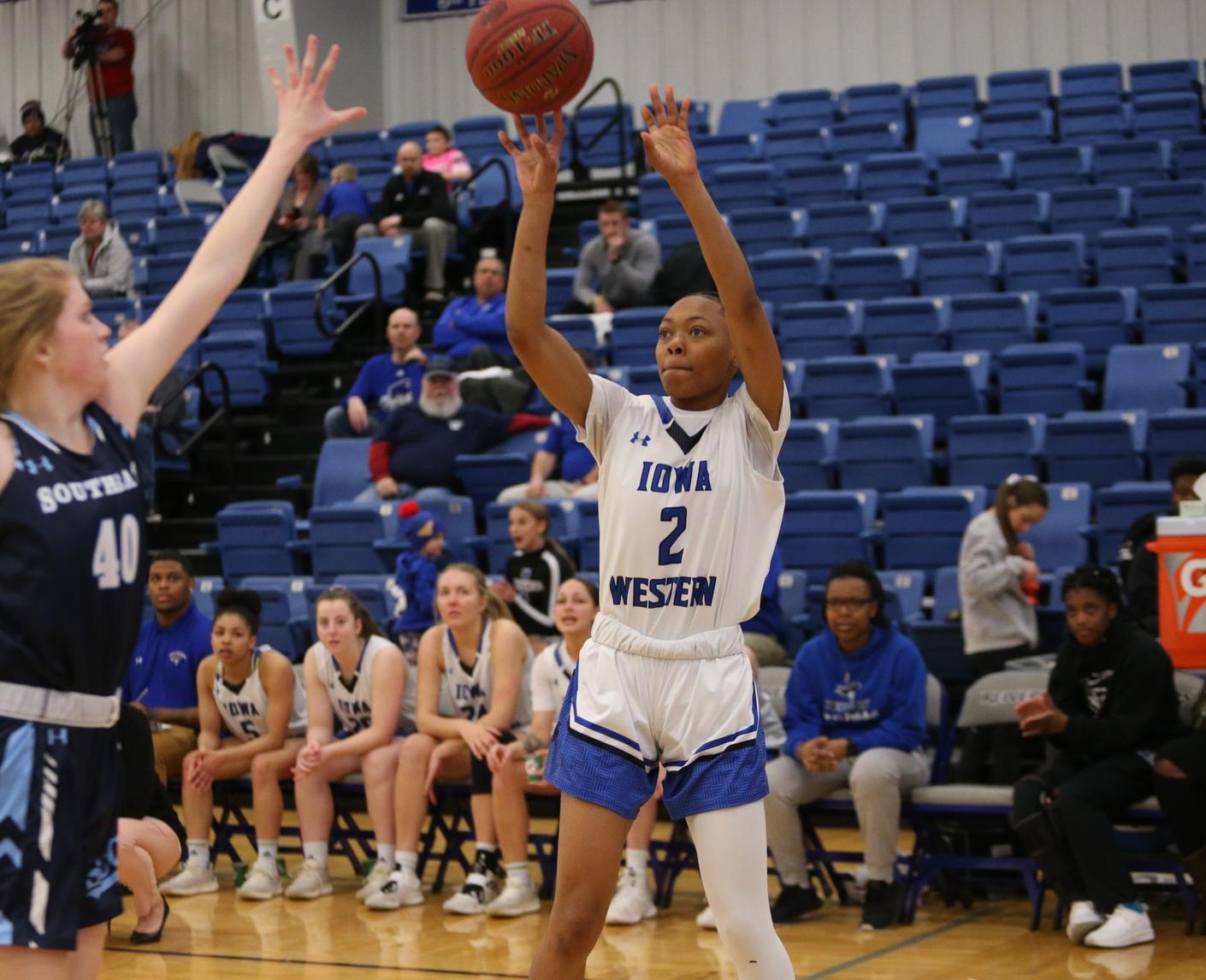Cougars end winning streak for Reivers on last second shot
