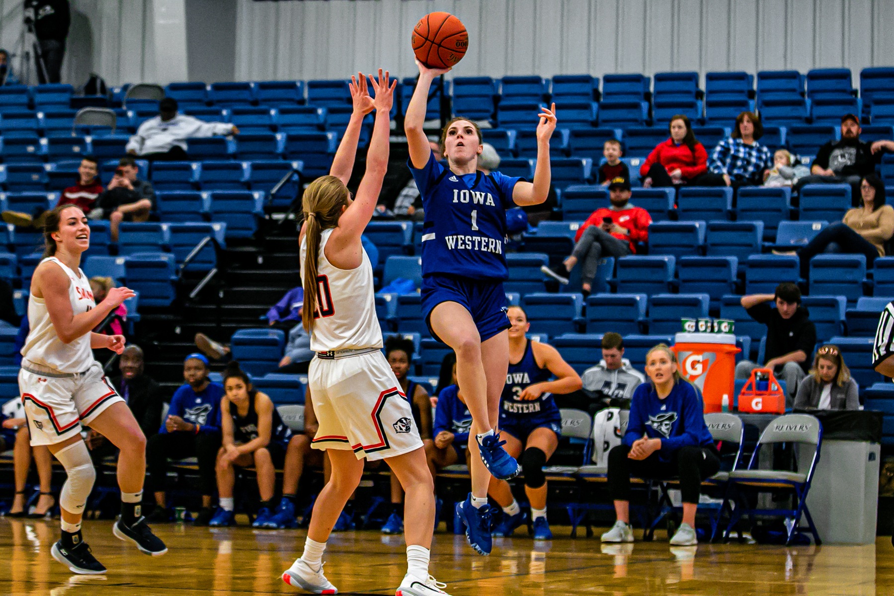Reivers Soar to 3-1 in Conference Play, Defeat Tigers 82-46