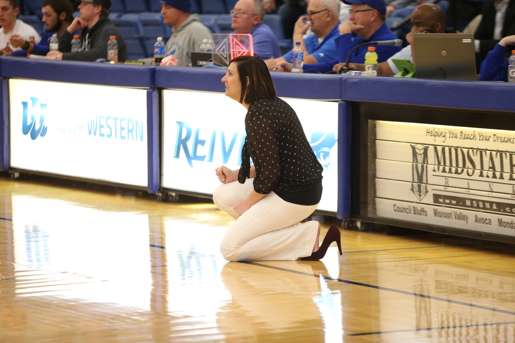 4th Quarter Outburst Helps Reivers in Rout of Barton; Vande Hoef Wins 100th Game at Iowa Western