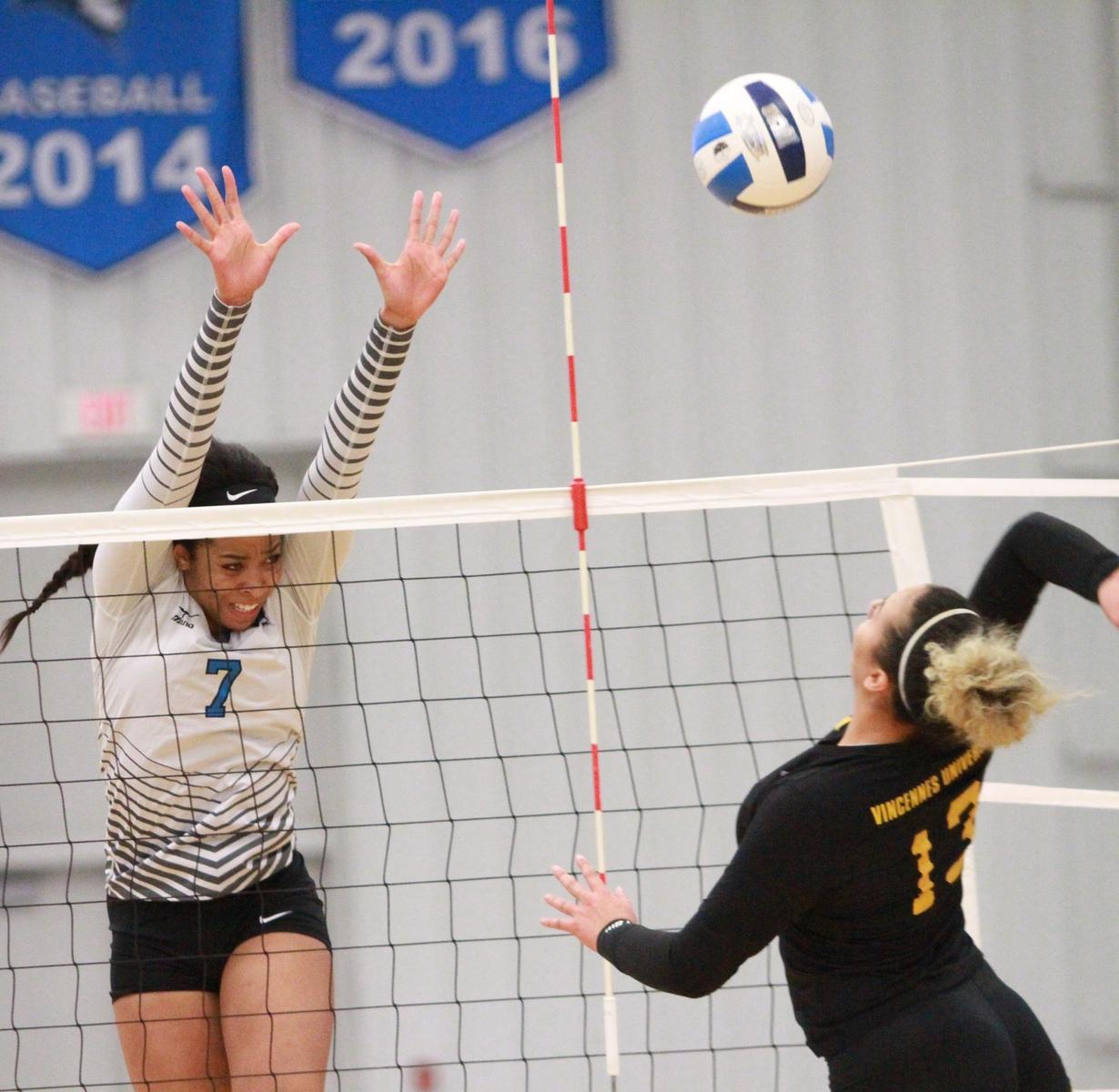 Reivers VB sweeps at District J Tourney