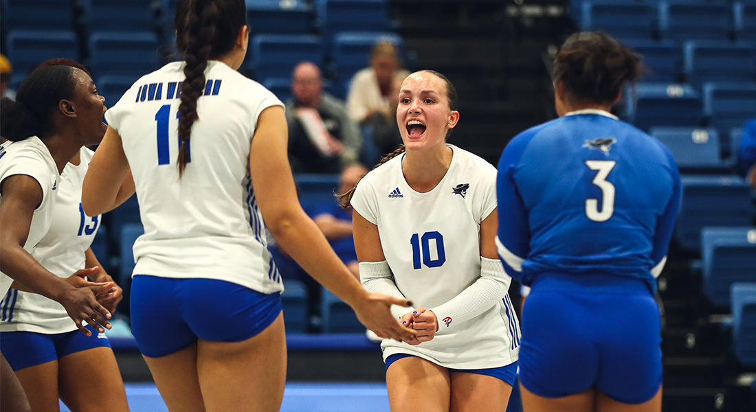 Volleyball Splits Reiver Classic to Open the Season